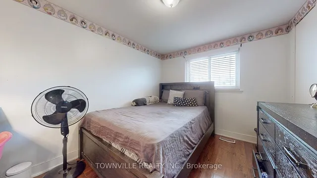 Additional image 20 of 24 Avening Dr