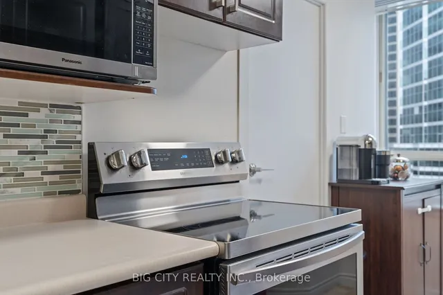 Additional image 17 of 633 Bay St Unit 721