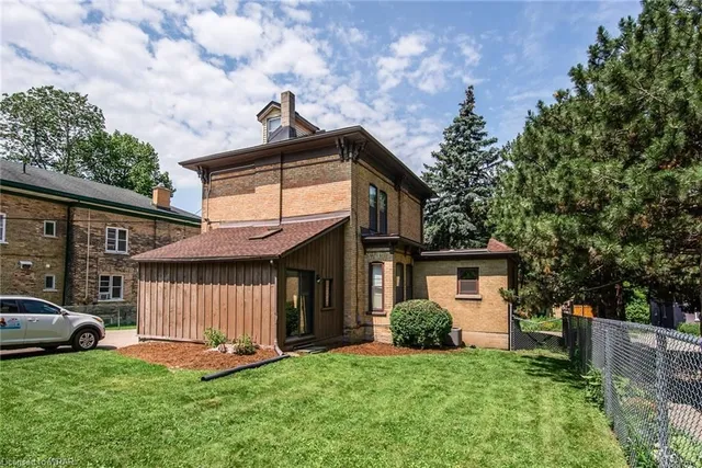 Additional image 3 of 109 College St