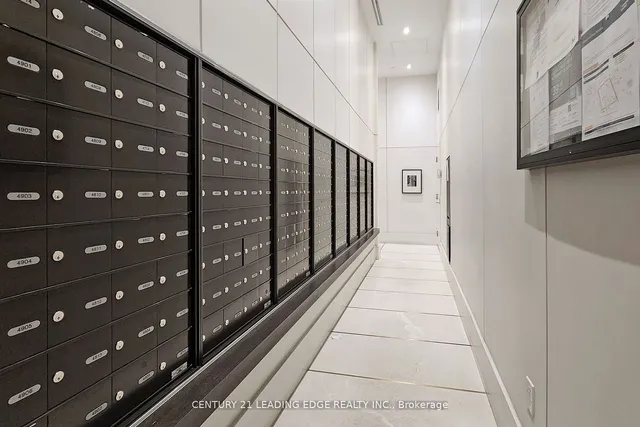Additional image 33 of 197 Yonge St Unit 5402