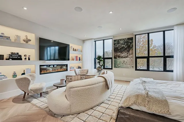 Additional image 15 of 63 Pears Ave