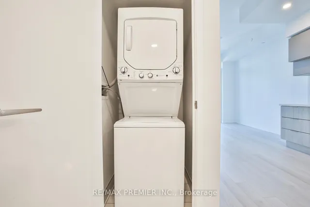 Additional image 21 of 39 Roehampton Ave Unit 3010