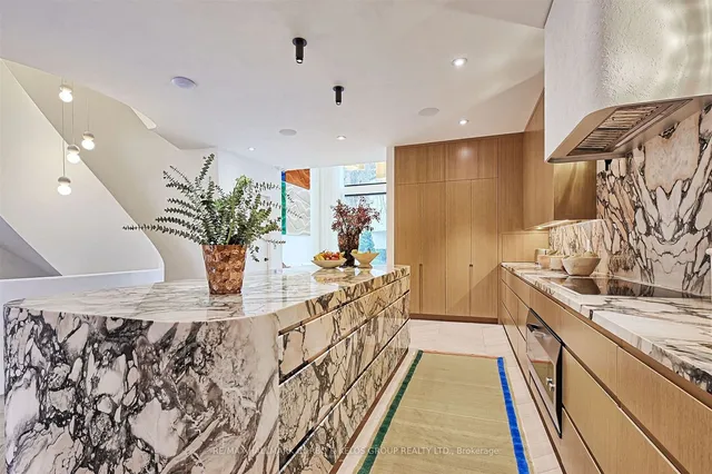 Additional image 10 of 63 Pears Ave