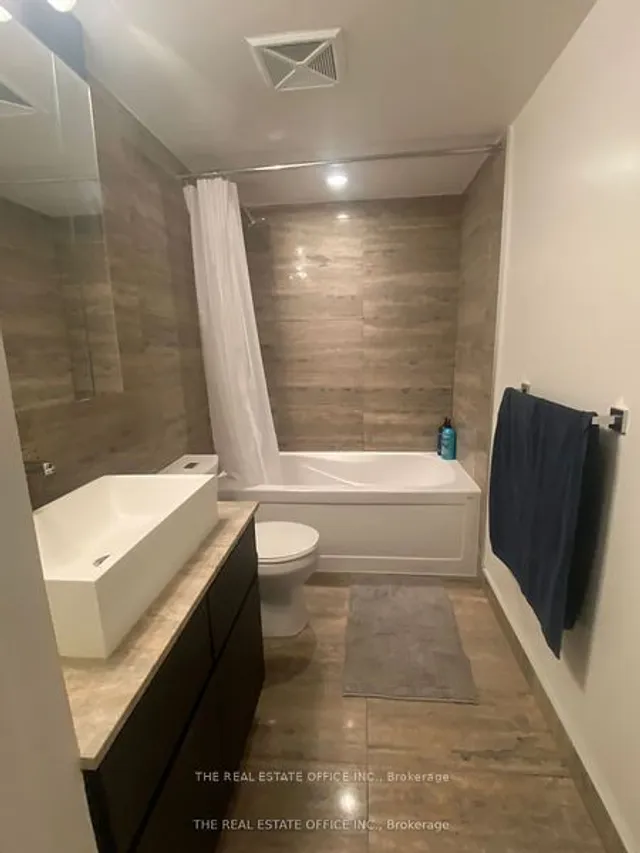 Additional image 18 of 112 Fort York Blvd Unit G09