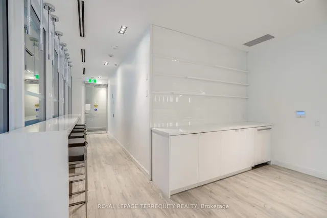 Additional image 17 of 181 Dundas St Unit 911