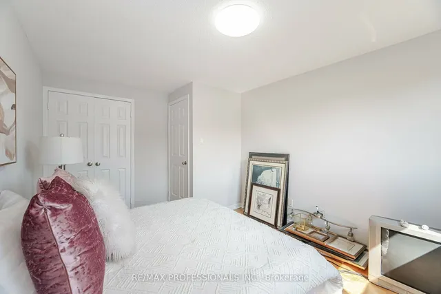 Additional image 30 of 50 Franca Cres