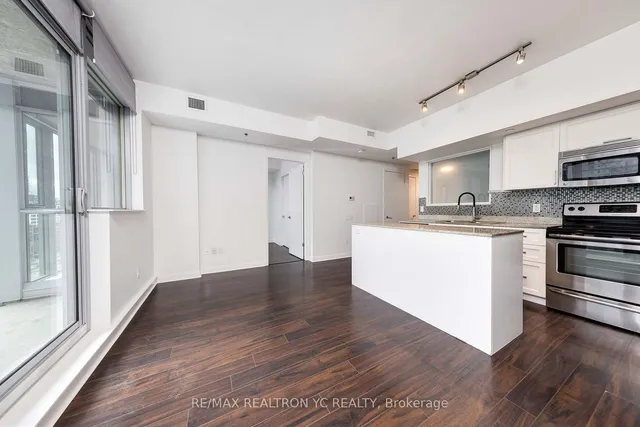 Additional image 19 of 375 King St Unit 1403