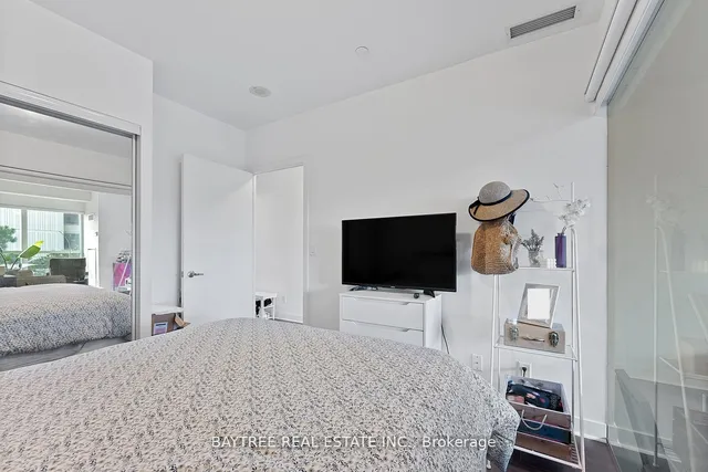 Additional image 16 of 58 Orchard View Blvd Unit 304