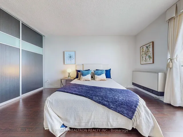 Additional image 22 of 33 Harbour Sq Unit 3004