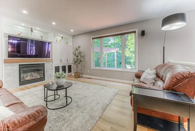 Additional image 17 of 55 Wagon St