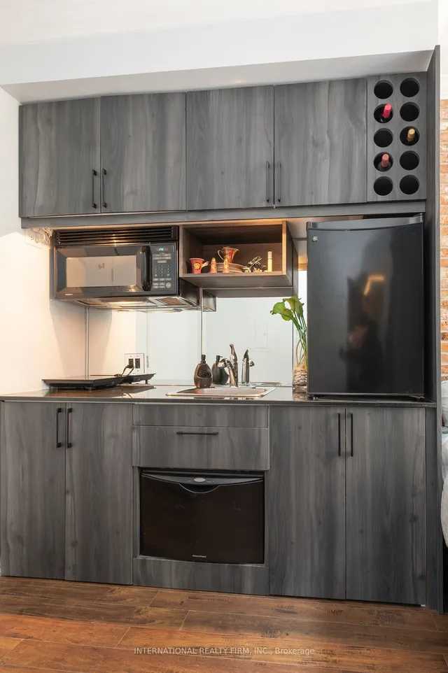 Additional image 7 of 1 King St Unit 617