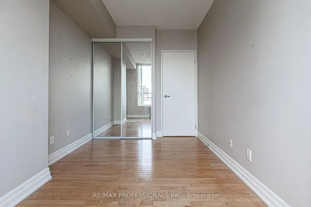 Additional image 17 of 70 Alexander St Unit 1007