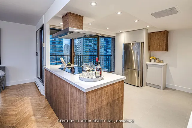 Additional image 17 of 65 Harbour Sq Unit 1401