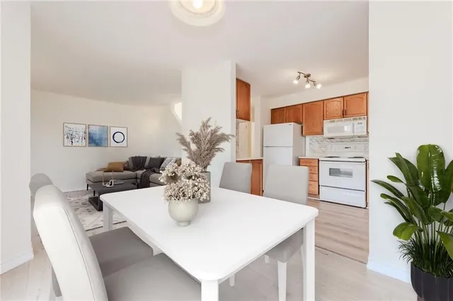 Additional image 6 of 382 WAKE ROBIN Cres