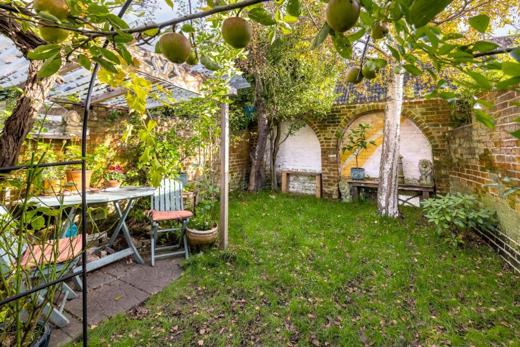 Additional image 20 of Central Glastonbury