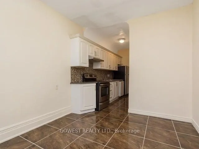 Additional image 7 of 2011 Dundas St