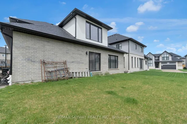 Additional image 37 of 972 Stonecliffe Walk Unit 18