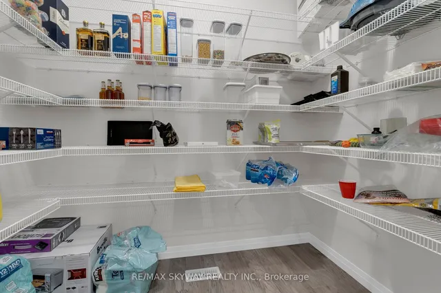 Additional image 11 of 972 Stonecliffe Walk Unit 18