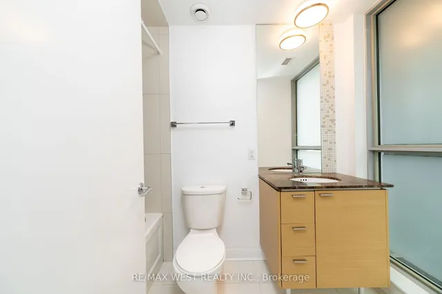 Additional image 18 of 375 King St Unit 807