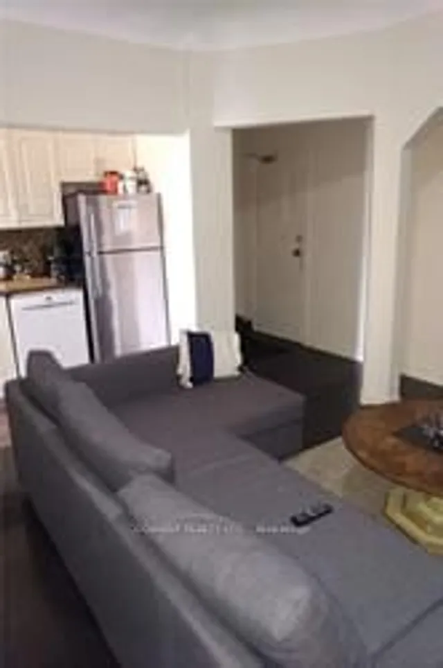 Additional image 24 of 2011 Dundas St