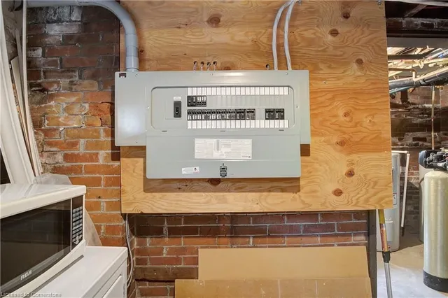 Additional image 22 of 67 Moore Ave