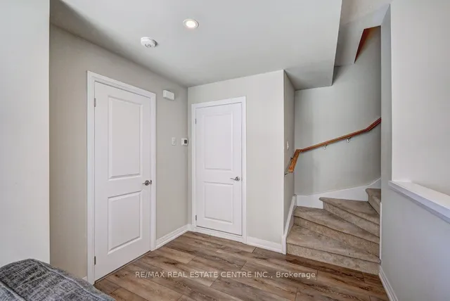 Additional image 21 of 261 Woodbine Ave