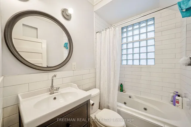 Additional image 11 of 555 Markham St