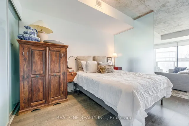 Additional image 20 of 629 King St Unit 913