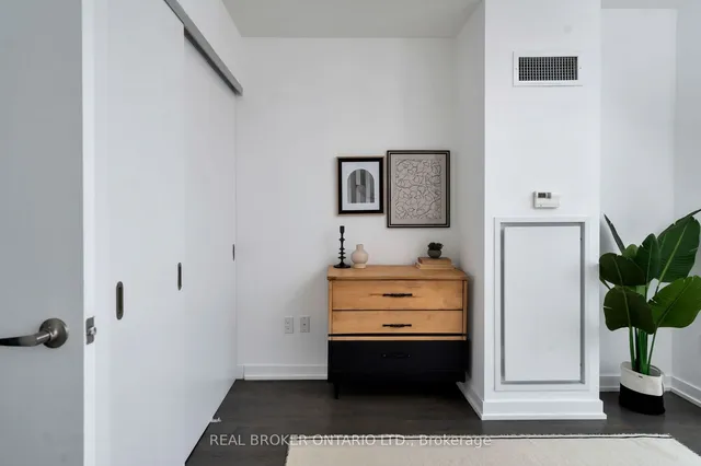 Additional image 22 of 41 Ossington Ave Unit TH1