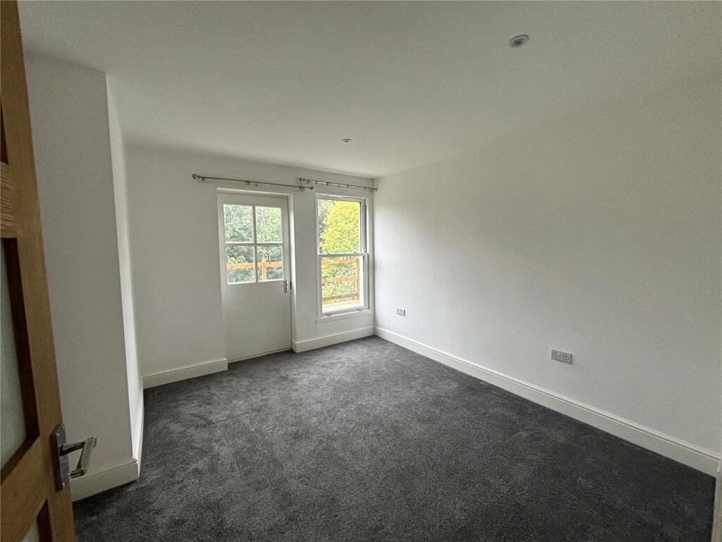 Additional image 4 of Bath