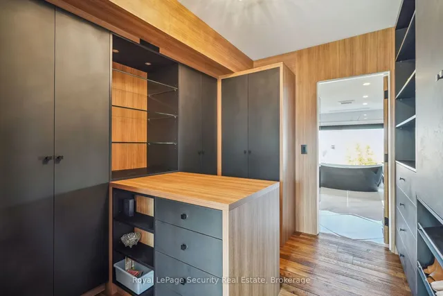 Additional image 25 of 24 Carousel Crt