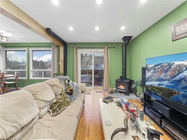 Additional image 11 of 84 Scenic Wood Cres