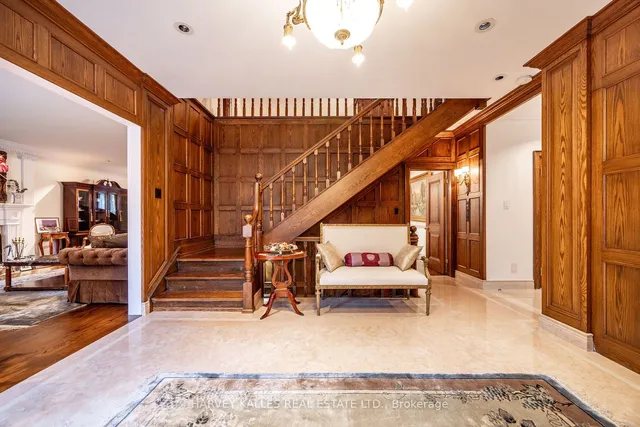 Additional image 4 of 6 Versailles Crt