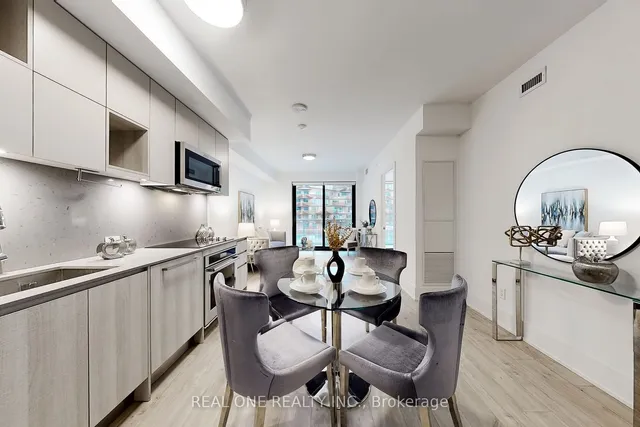 Additional image 18 of 118 Merchants' Wharf Unit 320