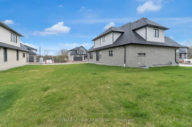 Additional image 39 of 972 Stonecliffe Walk Unit 18