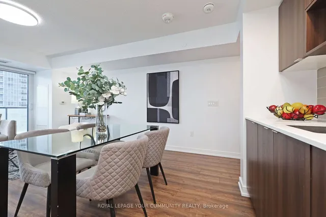 Additional image 23 of 225 Village Green Sq Unit 607