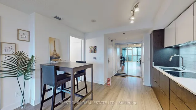 Additional image 8 of 318 Richmond St Unit 905