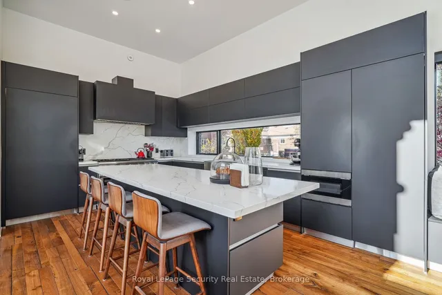 Additional image 7 of 24 Carousel Crt