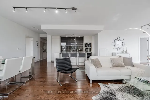 Additional image 7 of 170 Avenue Rd Unit 611