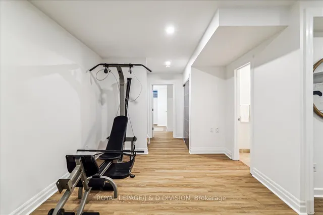 Additional image 32 of 365B Roehampton Ave