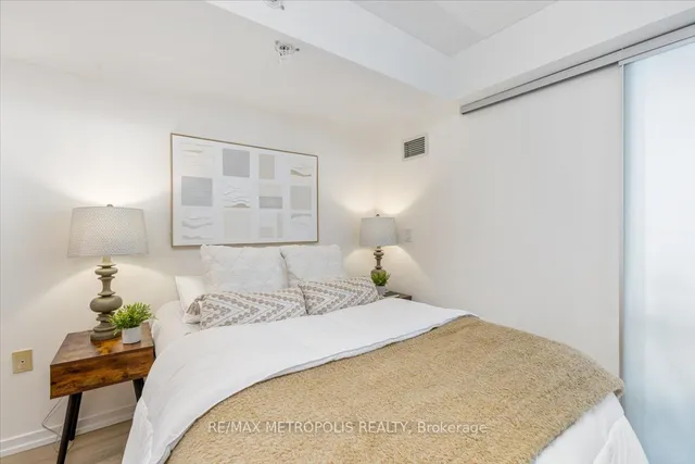 Additional image 8 of 36 Lisgar St Unit 906E