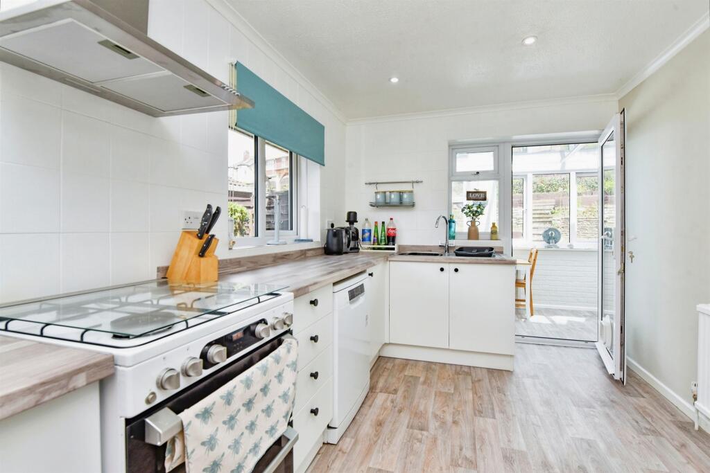 Additional image 19 of Thames Close, Warminster