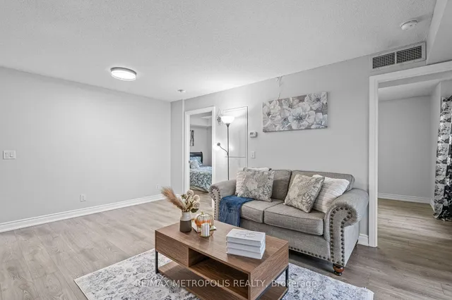 Additional image 6 of 151 Village Green Sq Unit 2103