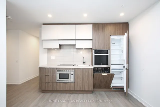 Additional image 11 of 39 Roehampton Ave Unit 2704