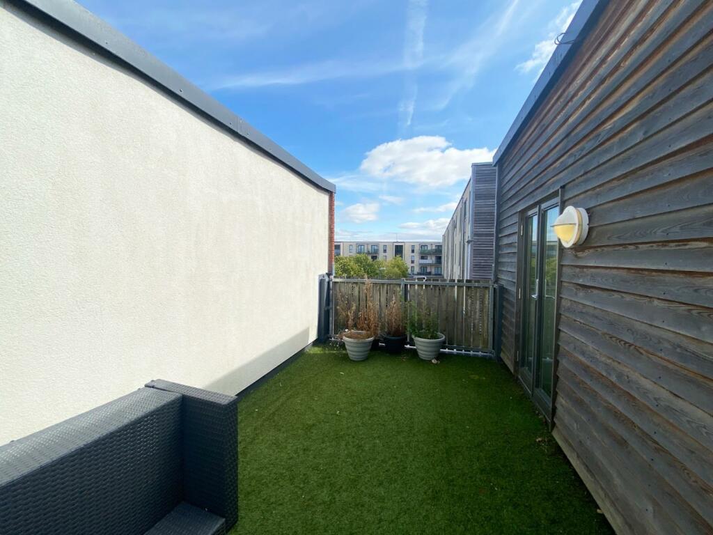 Additional image 15 of Bullmead Parade, Street