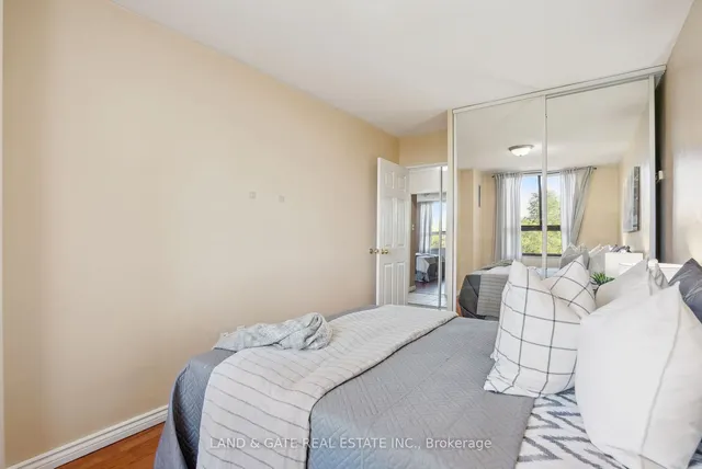 Additional image 21 of 260 Seneca Hill Dr Unit 702