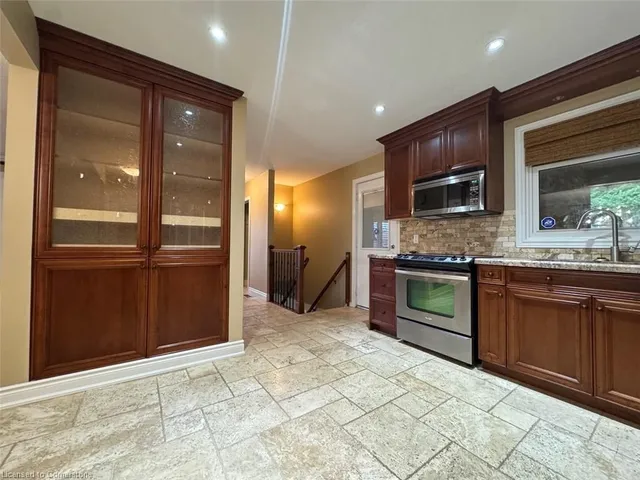 Additional image 9 of 165 Georgian Pl