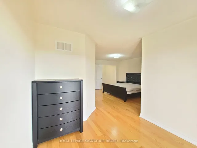 Additional image 26 of 54 Wyper Sq