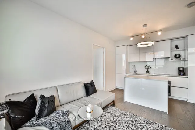 Additional image 4 of 1 Yorkville Ave Unit 3411