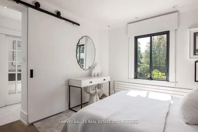 Additional image 18 of 90 Chatsworth Dr